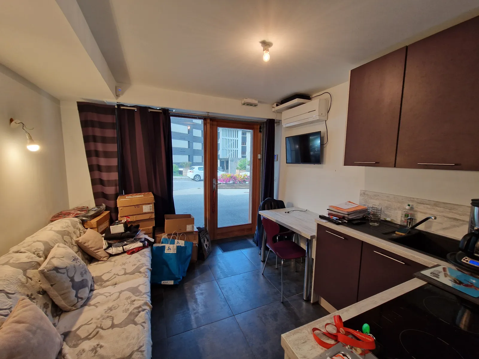 Fonds de Commerce Magasin de Sport en station de ski Internationale, Logement et Réserve - 4