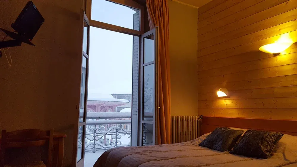 Fonds de Commerce Hôtel 12 Chambres Restaurant 60 places + 2 Studios et 1 grand  Appartement de fonction - 4