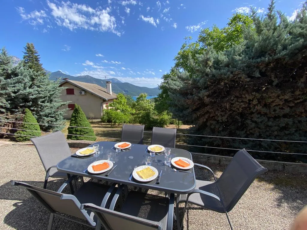 Très grande Propriété Vue Lac et Montagne avec 2 Maisons d'habitations ou Gîte, sur un très grand Terrain - 4