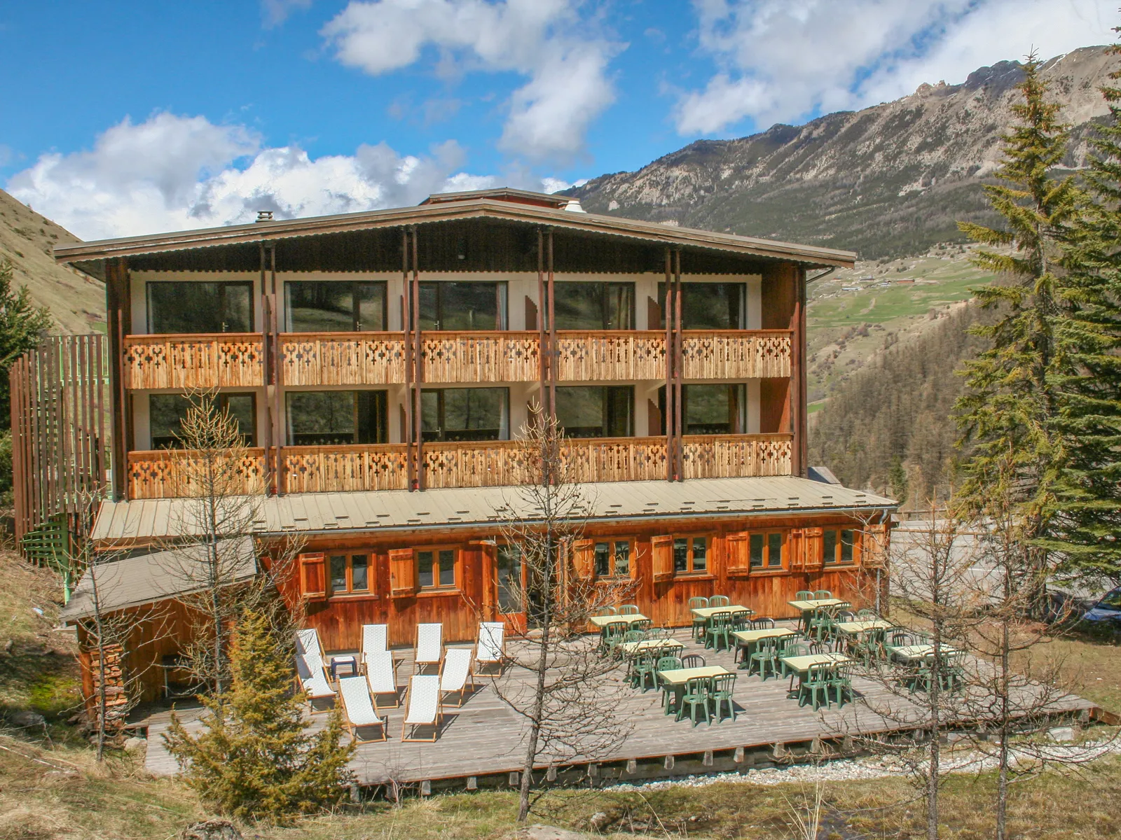 Opportunité exceptionnelle de posséder un hôtel avec terrasse sur les pistes, dans la station de ski de Vars - 4