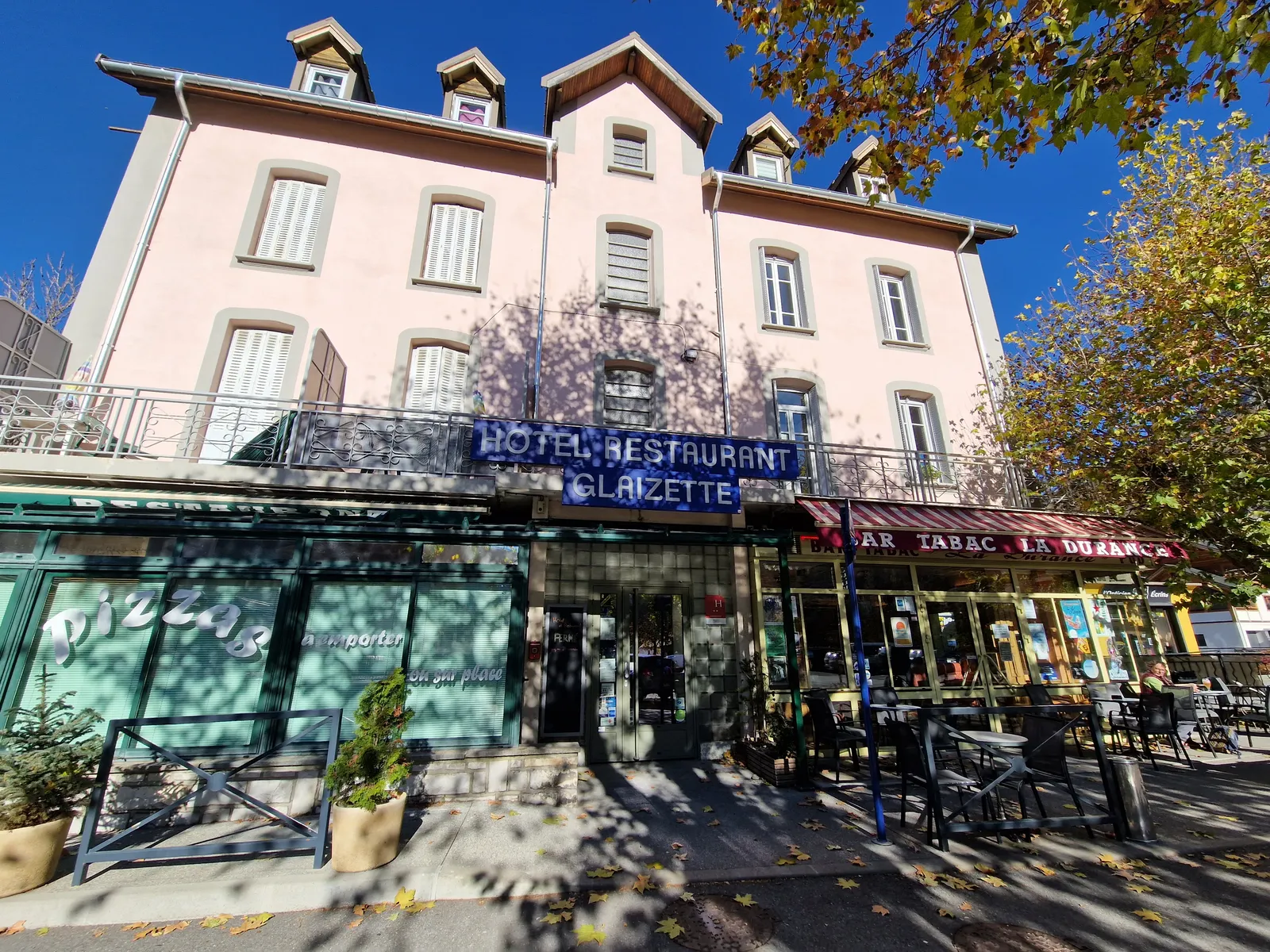 Murs Hotel restaurant + 3 Appartements + Bail commercial Bar tabac