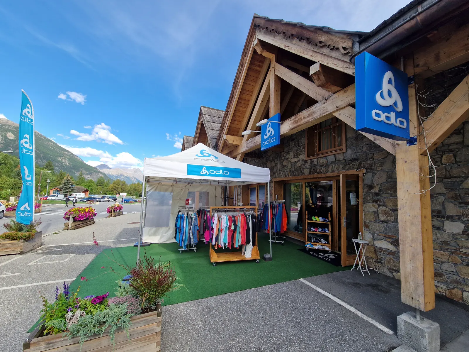 Fonds de Commerce Magasin de Sport en station de ski Internationale, Logement et Réserve